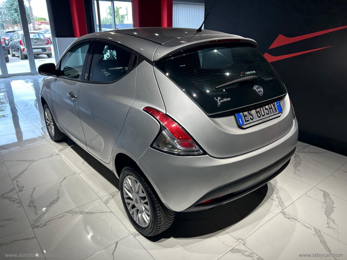 Ypsilon 0.9 T.Air 85CV METANO 5p. Gold - immagine 11