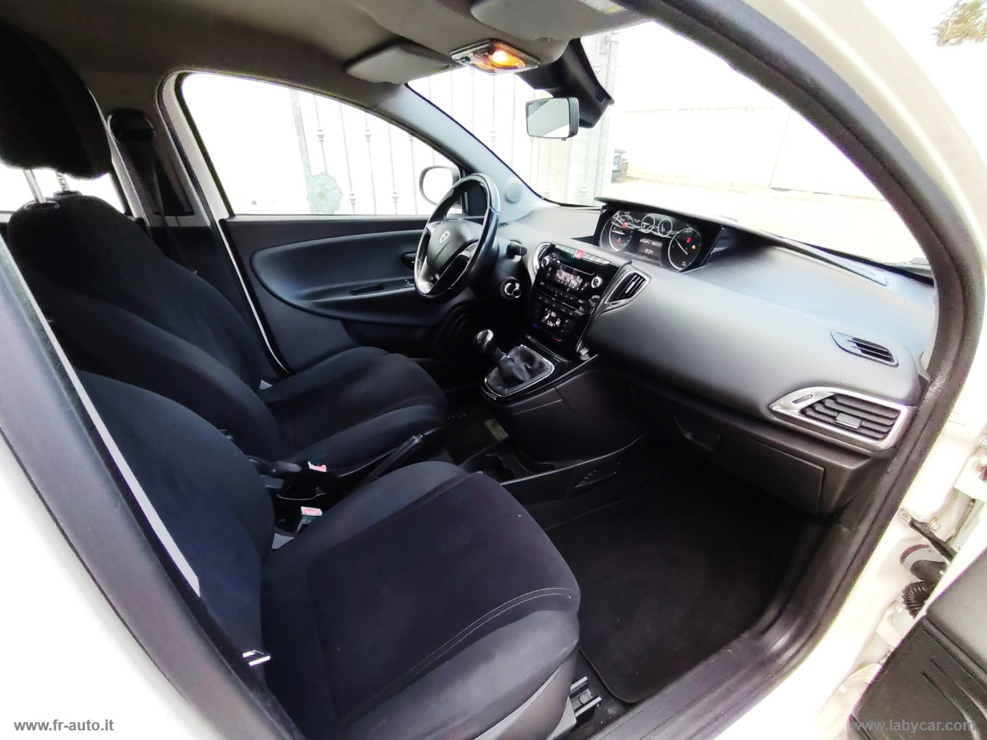 Ypsilon 1.3 MJT 95 CV 5p. S&S Silver - immagine 11