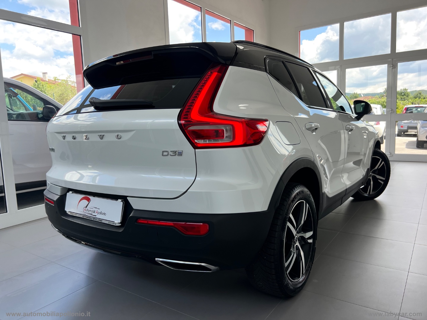 XC40 D3 R-design - immagine 11