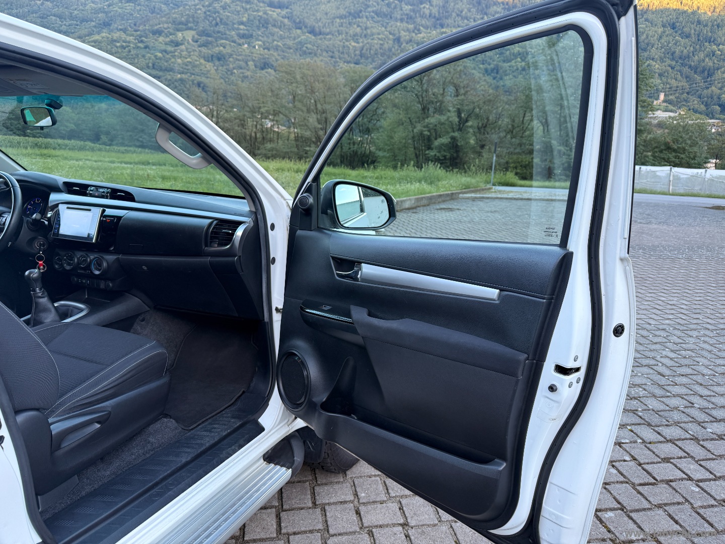 Hilux 2.4 D-4D 4WD 2p. EXTRA CAB CAMERA SENS PARK - immagine 11