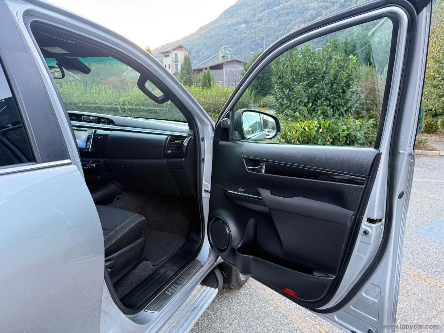 Hilux 2.4 D-4D 4WD 4p. DC Executive GANCIO CC ADATTIVO - immagine 11