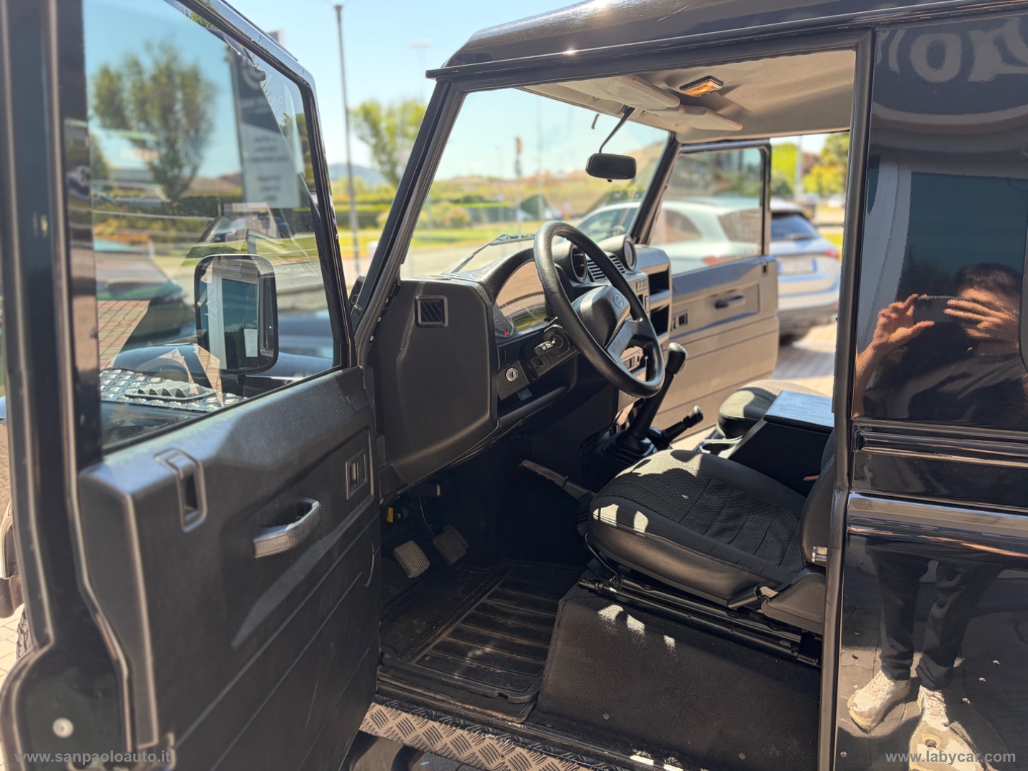 Defender 90 2.4 TD4 Station Wagon SE - immagine 11