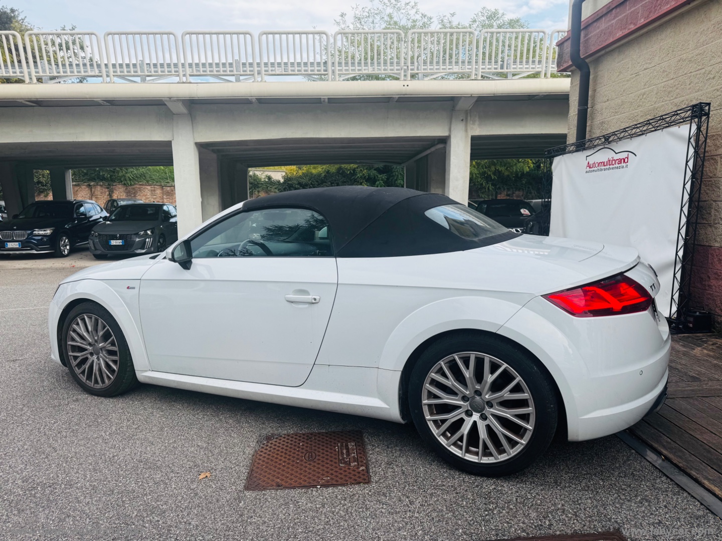 TT Roadster 2.0 TDI quattro S tr. S line - immagine 11
