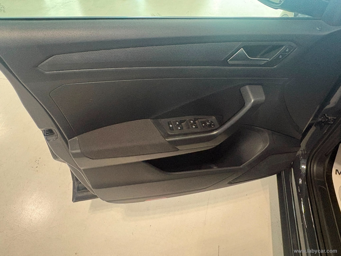 T-Roc 1.6 TDI SCR Business BlueMot.Tech. - immagine 11