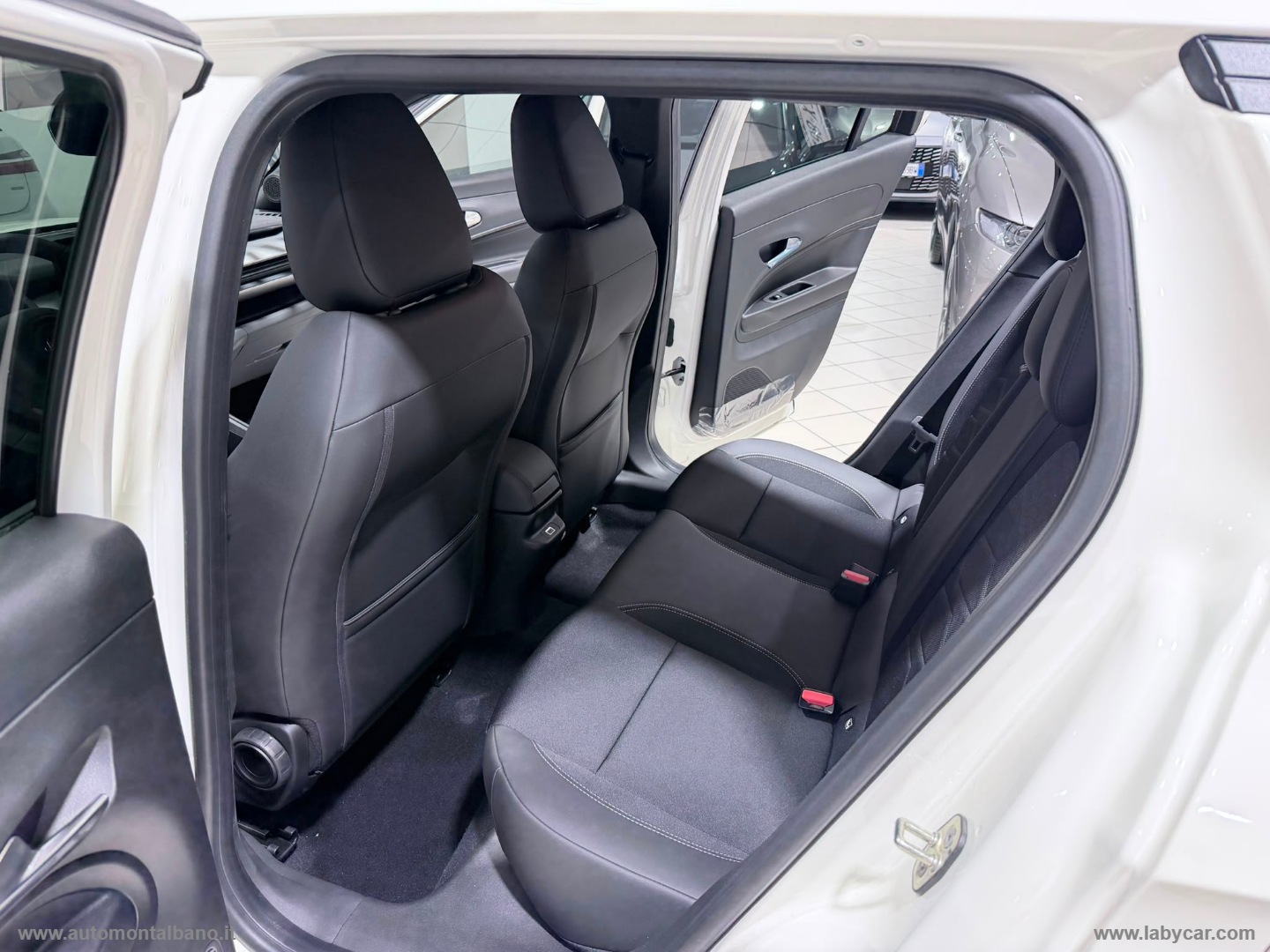 Avenger 1.2 Turbo 110CV e-Hybr.Black Ed. - immagine 11