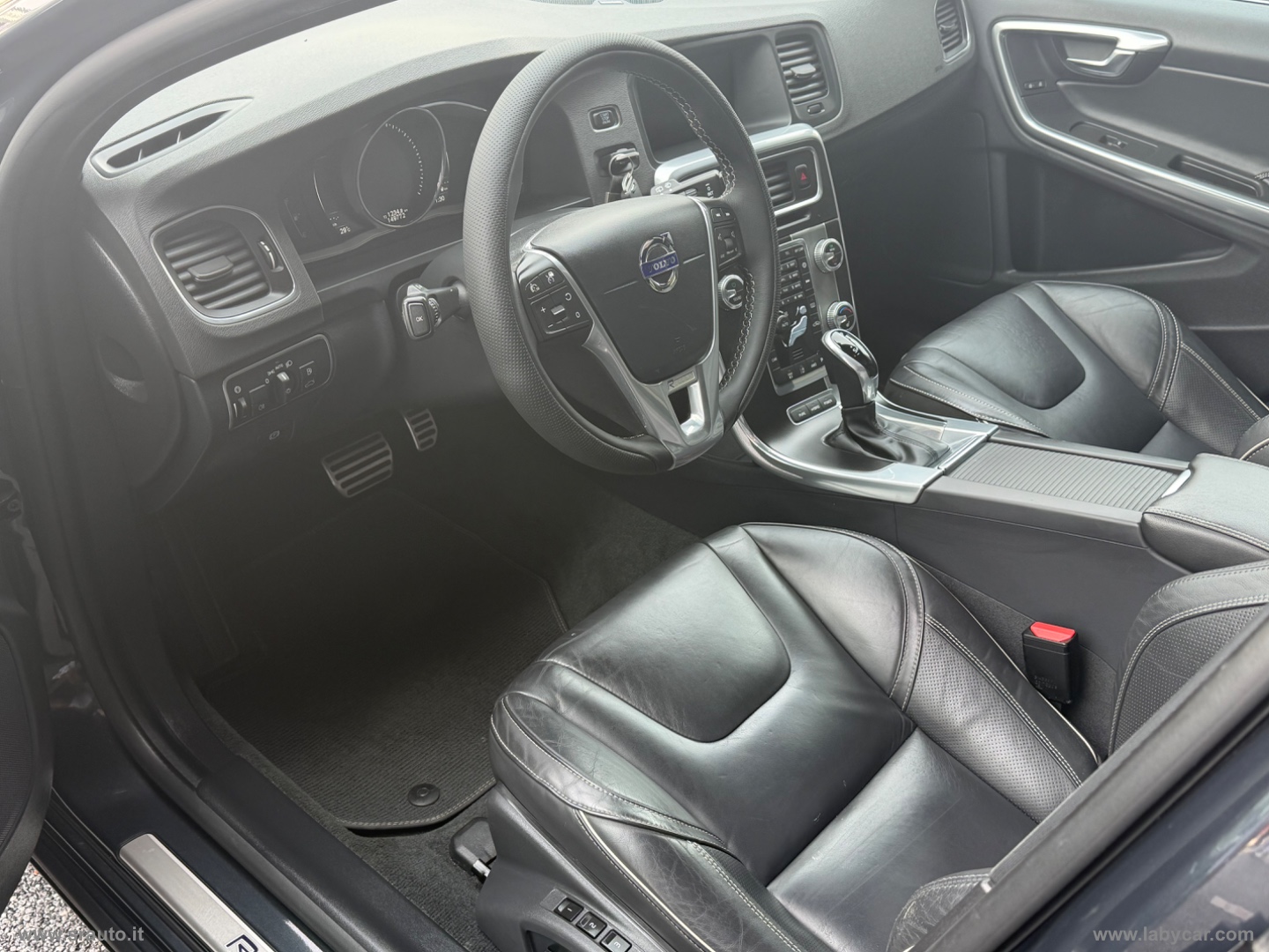 V60 D6 Twin Engine Geartronic Momentum - immagine 11