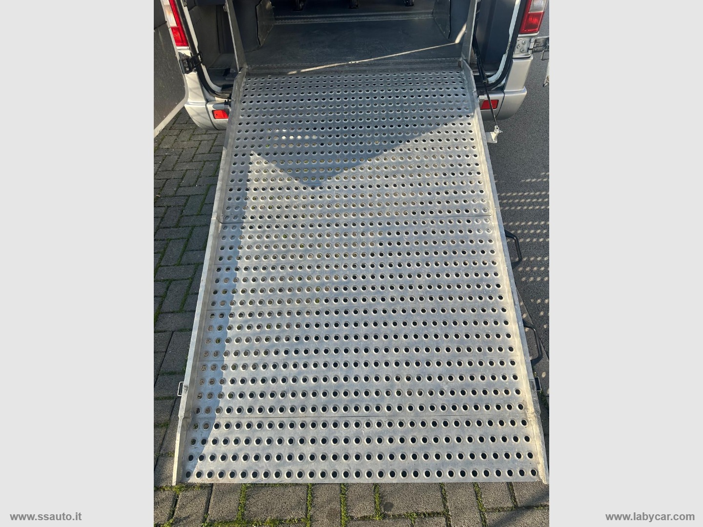 Sprinter K35/28 208 CDI Kombi 9 POSTI TRASPORTO DISABILI - immagine 11