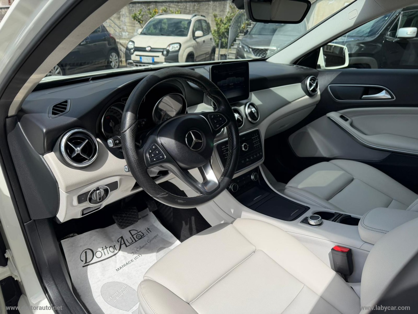 GLA 200 d Automatic 4Matic Premium - immagine 11