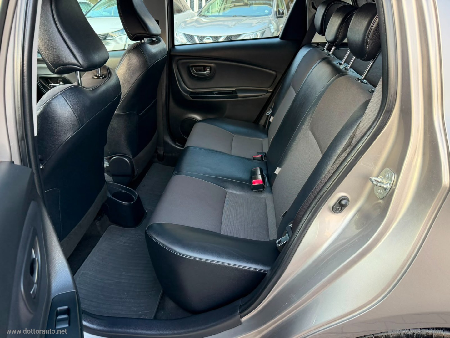 Yaris 1.4 D-4D 5p. Lounge - immagine 11