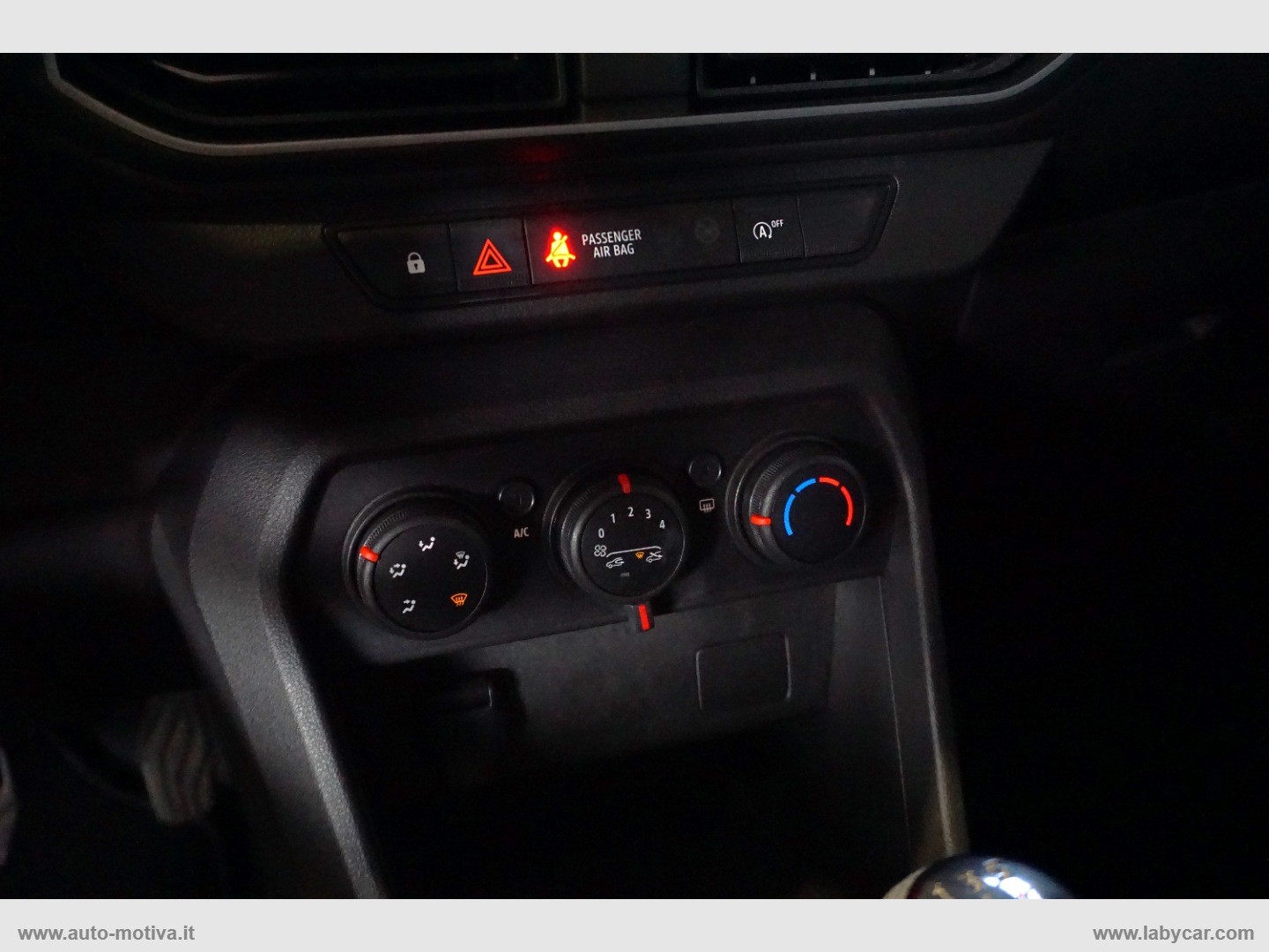 Sandero Streetway 1.0 SCe 65CV Essential - immagine 11