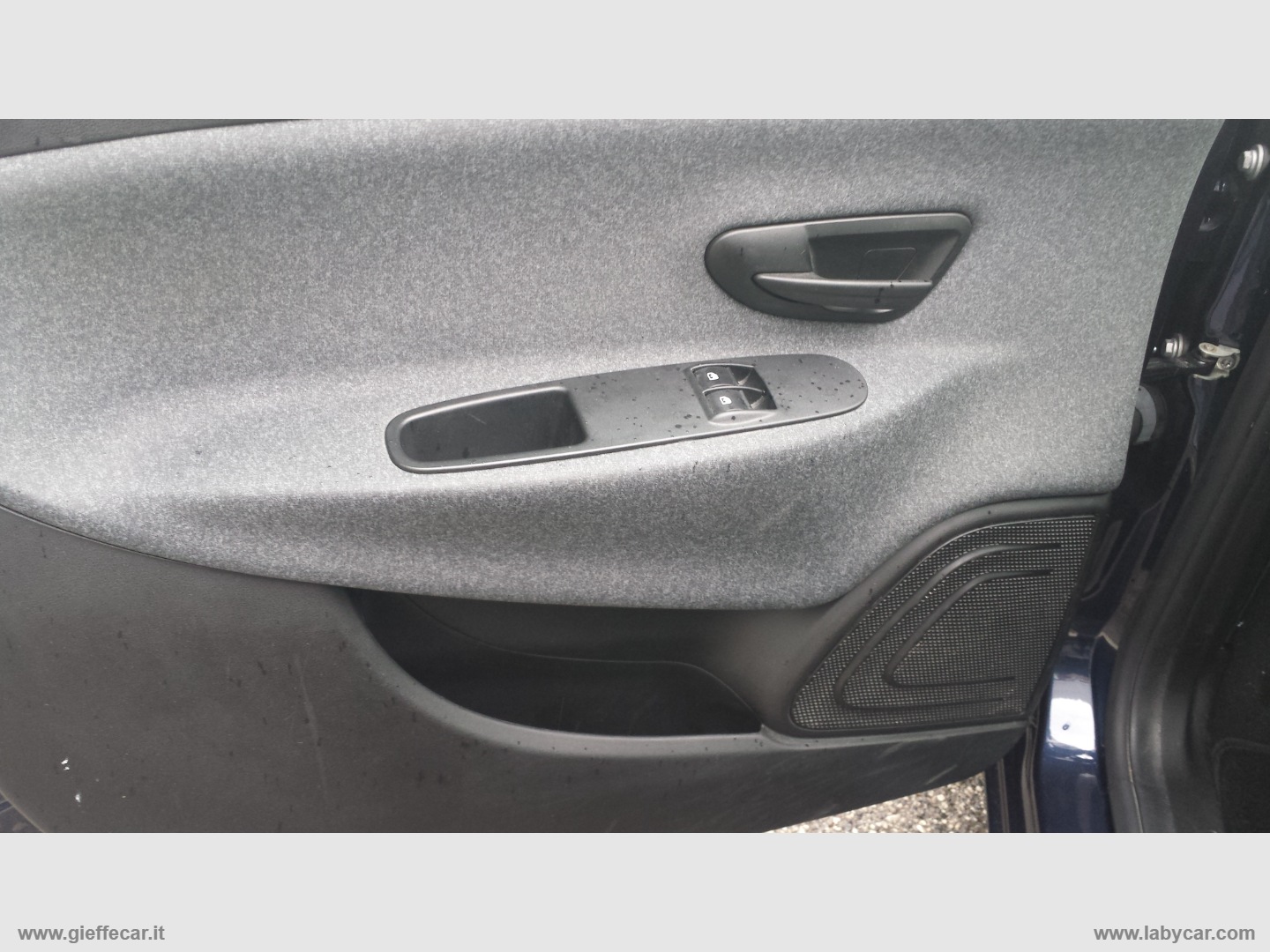 Ypsilon 1.0 FireFly 5p HYBRID - immagine 12