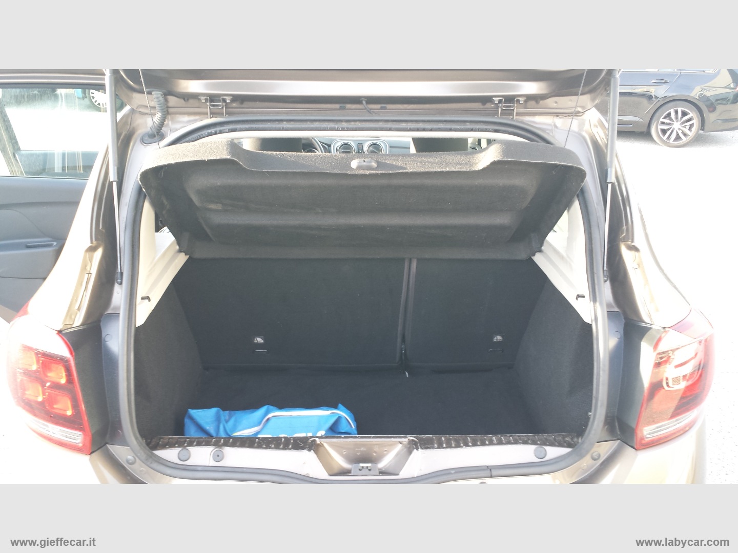 Sandero 1.0 SCe 12V 75 CV Lauréate - immagine 12