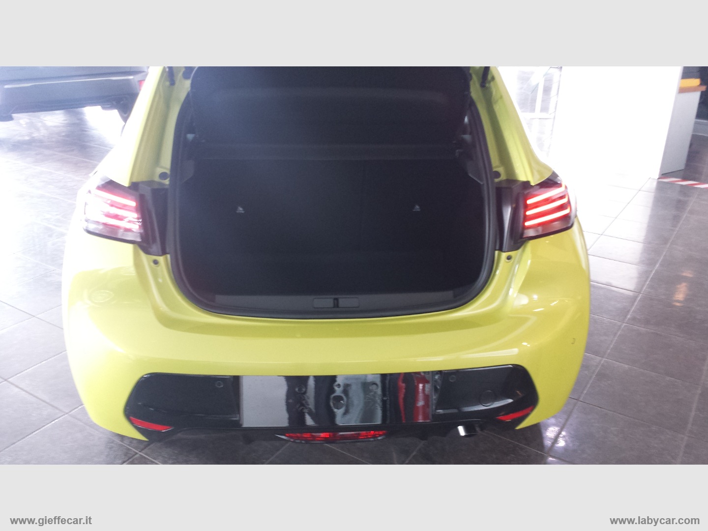 208 Turbo 100 CV 5p. Style - immagine 12