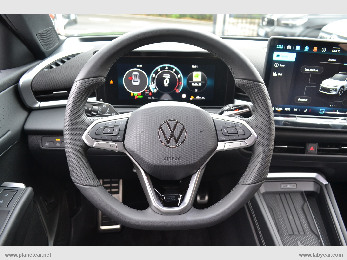 T-Roc 1.5 eTSI ACT 150 CV DSG R-Line - immagine 12