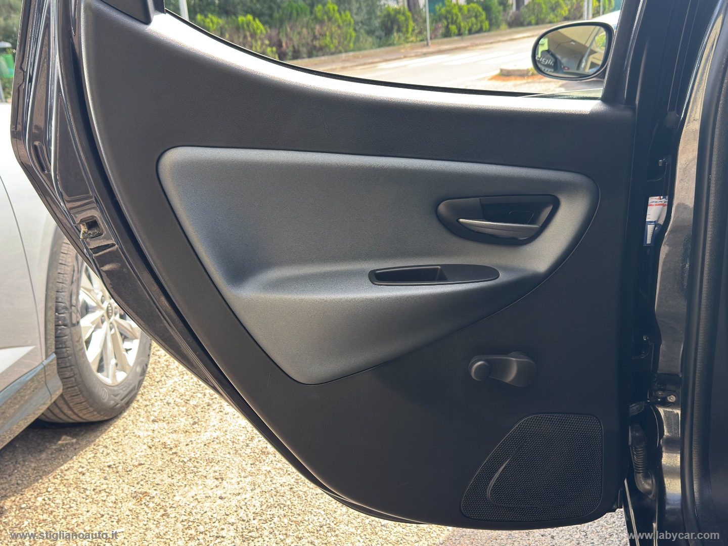 Ypsilon 1.2 69 CV 5p. GPL Ecochic Silver - immagine 12