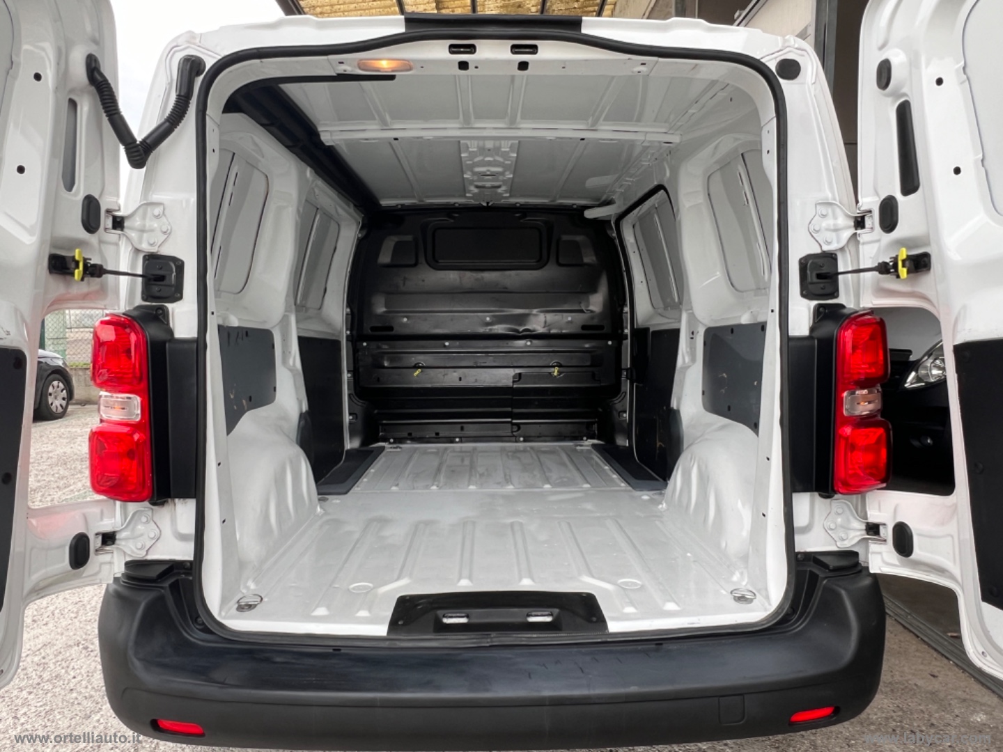 Vivaro 2.0D180S&S AT8 PL-TN M Fur. Enjoy + IVA - immagine 12