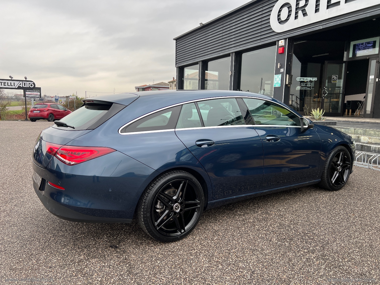 CLA 200 d Aut. Shooting Brake Business IVA DEDUCIBILE - immagine 12