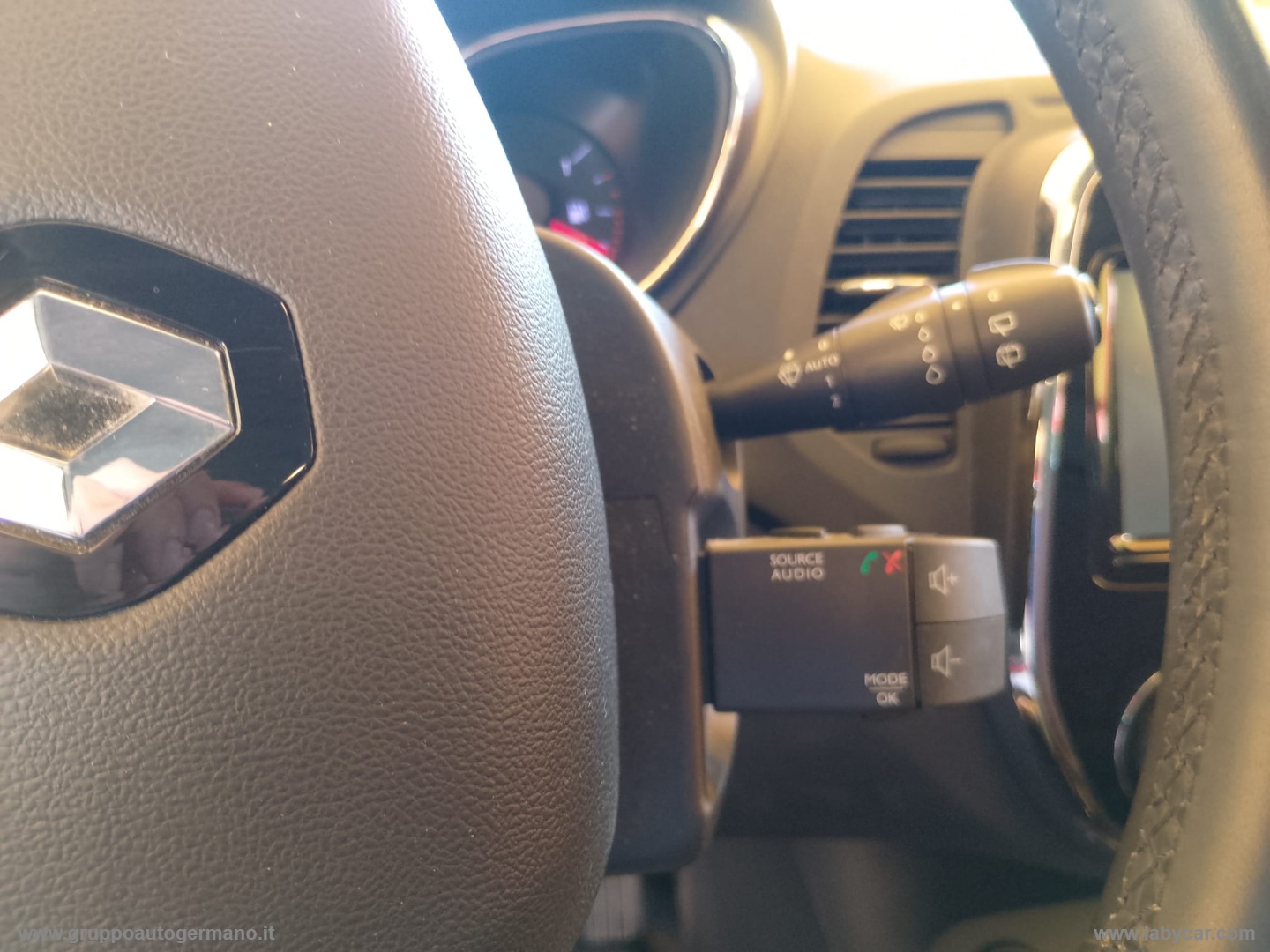 Captur dCi 8V 90 CV EDC Initiale Paris - immagine 12