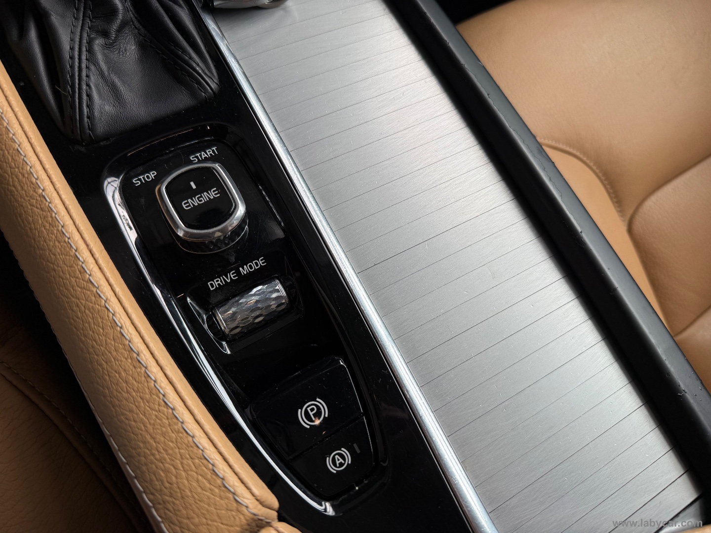 XC90 D5 AWD Geartronic 7 posti Momentum - immagine 12
