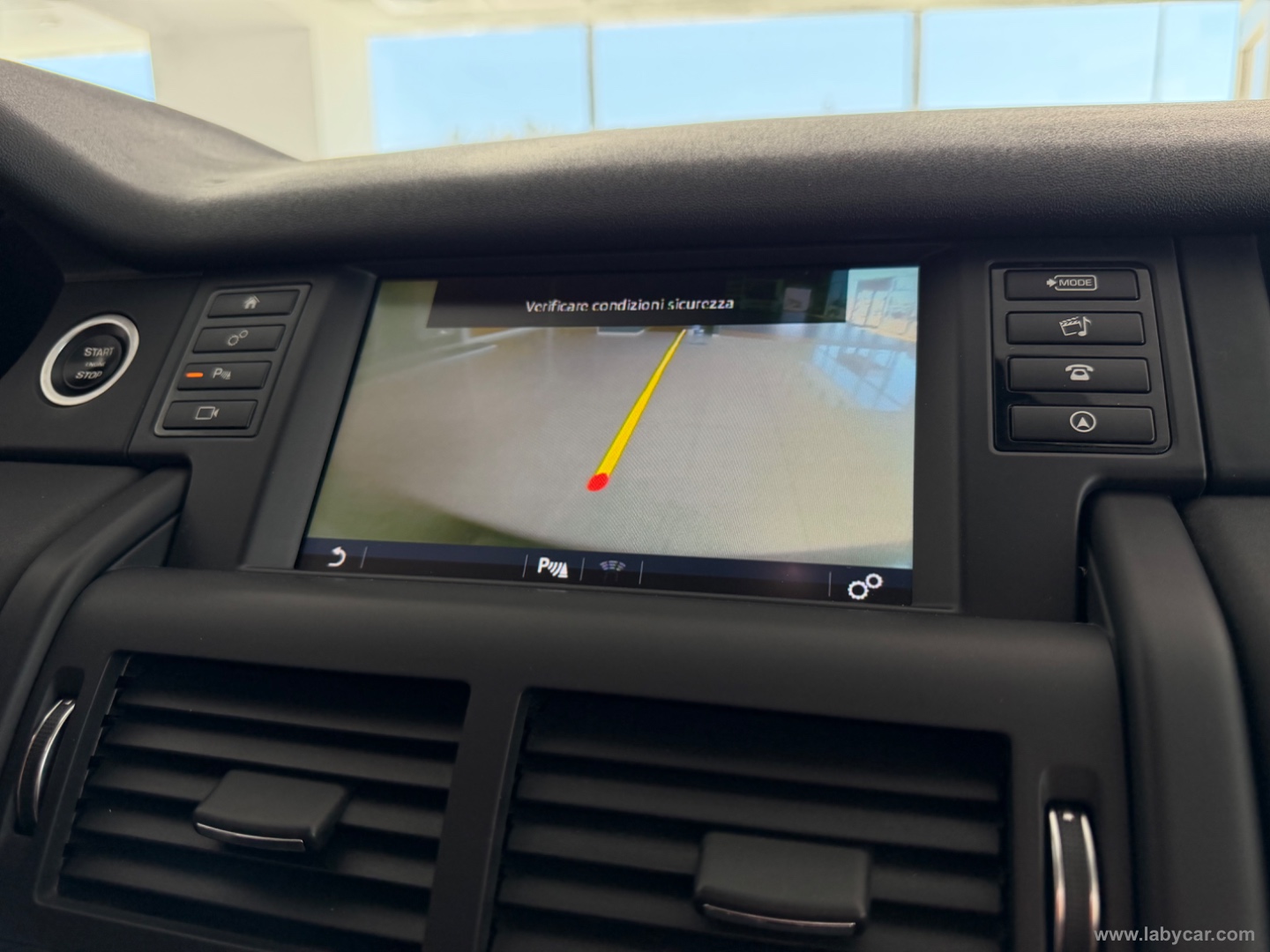 Discovery Sport 2.0 TD4 150 CV Pure - immagine 12
