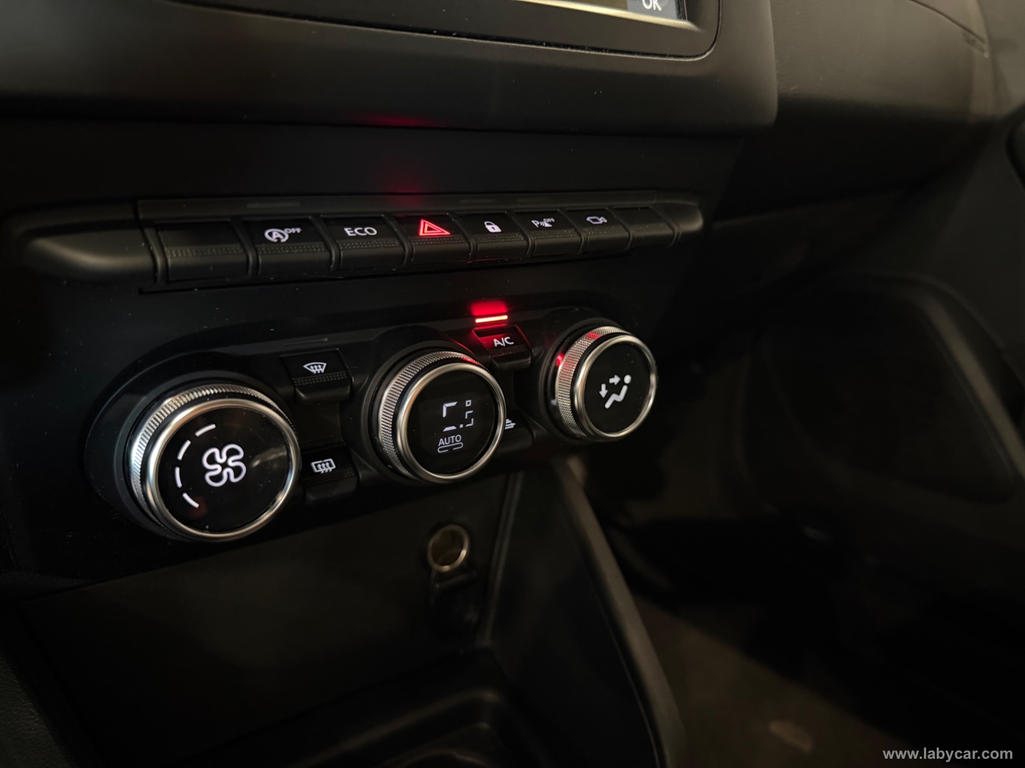 Duster 1.0 TCe 100CV ECO-G 4x2 Essential - immagine 12