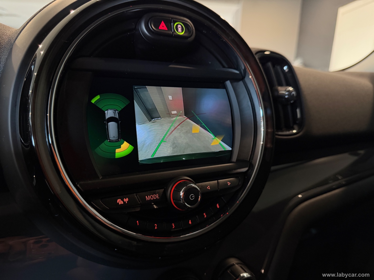 Mini Cooper D Business Countryman Aut. - immagine 12