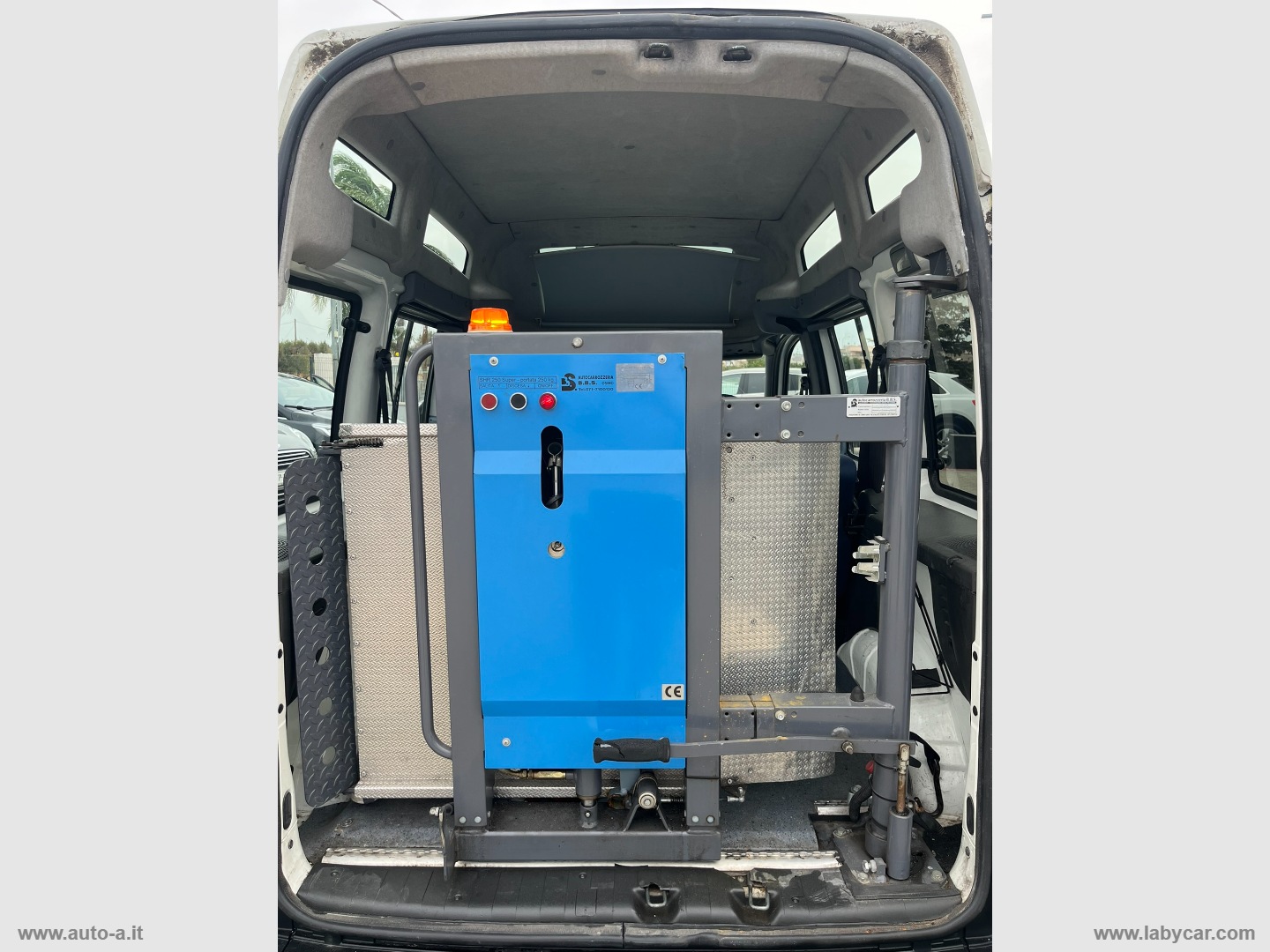 Doblò 1.3 MJT Dynamic TRASPORTO DISABILI - immagine 12