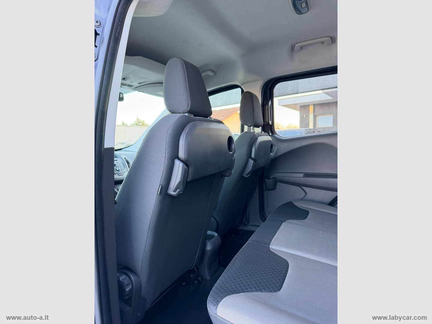 Tourneo Courier 1.0 EcoBoost 100 CV TITANIUM - immagine 12