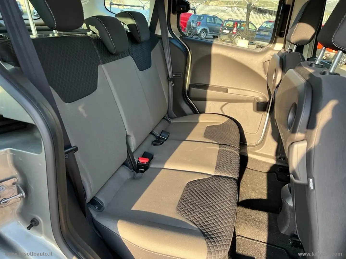 Tourneo Courier 1.0 EcoBoost 100 CV CON GANCIO TRAINO - immagine 12
