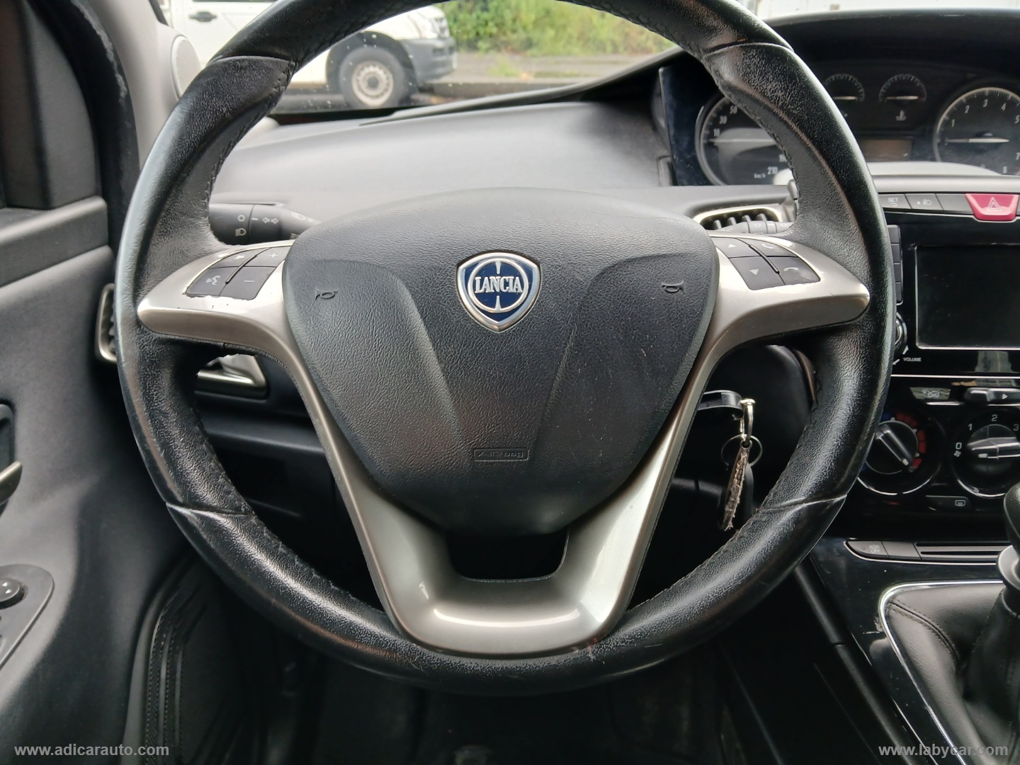 Ypsilon 1.2 69 CV 5p. - immagine 12