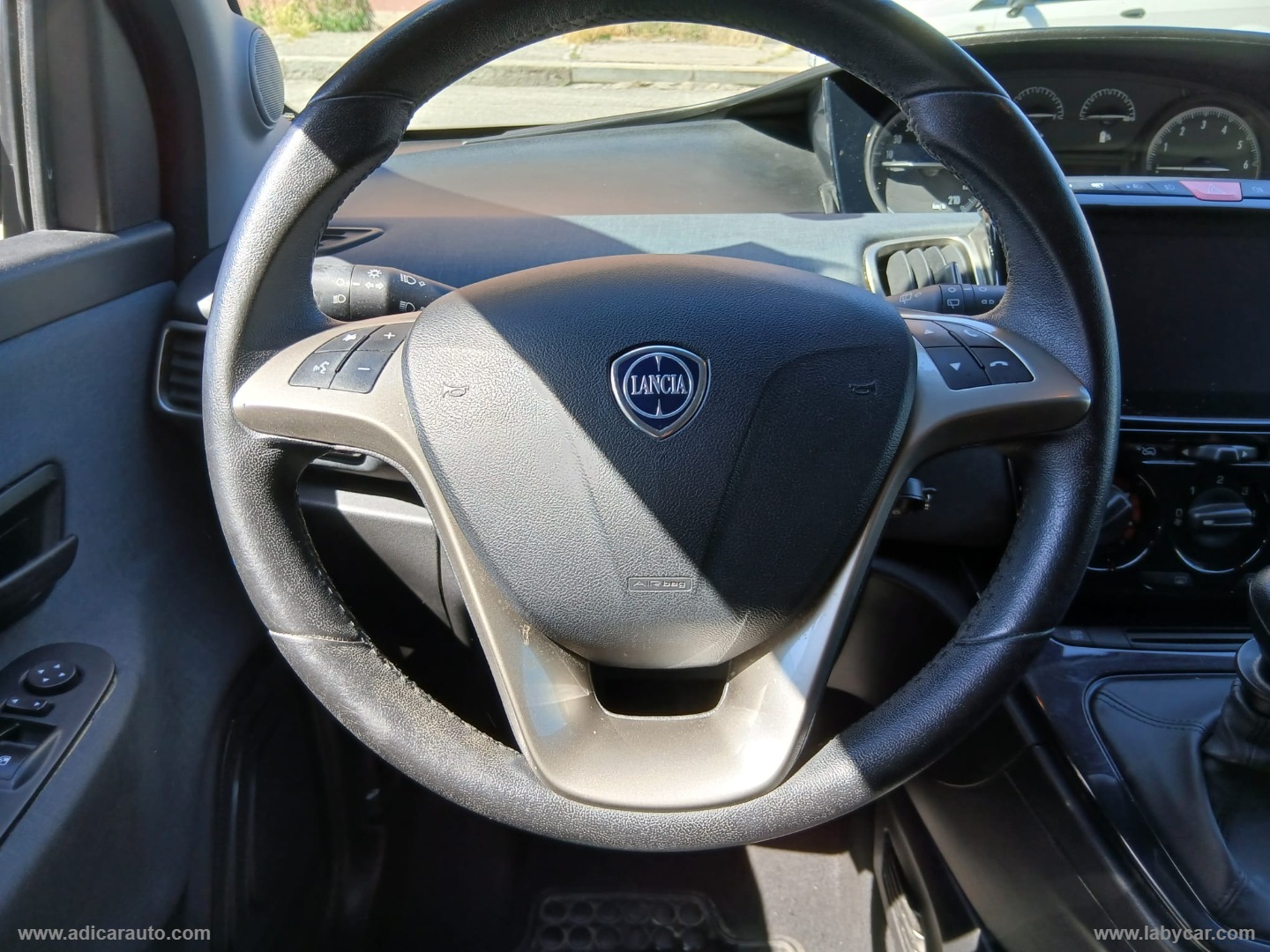 Ypsilon 1.0 FireFly 5p.S&S Hyb. Eco Gold - immagine 12