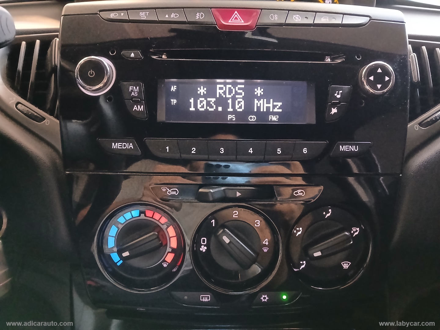 Ypsilon 1.2 69 CV 5p. S Momodesign - immagine 12