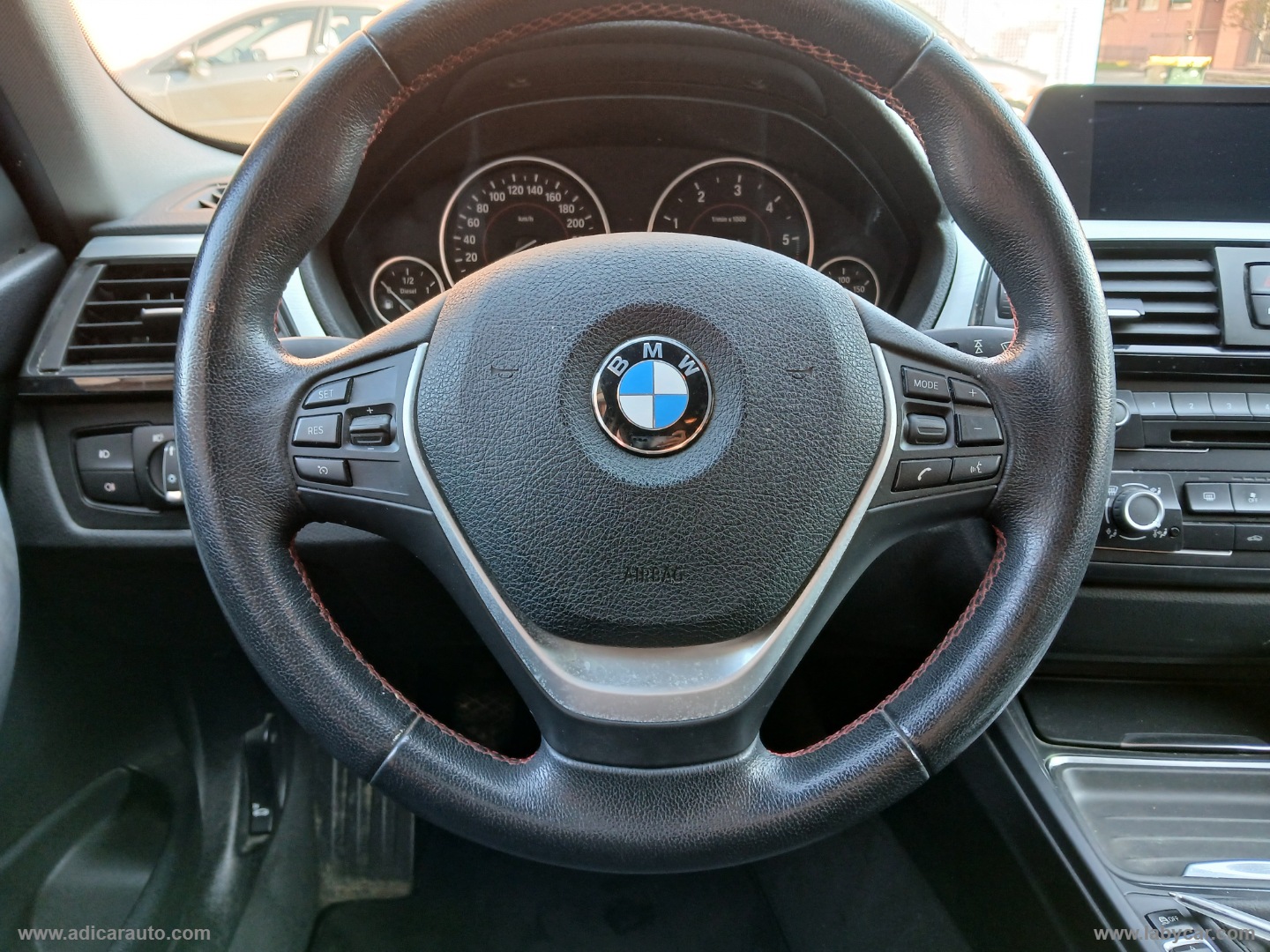 318d xDrive Touring Sport - immagine 12