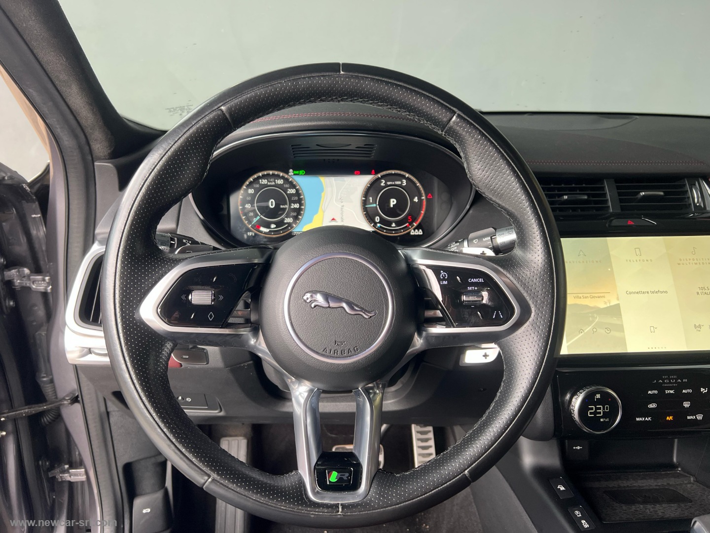 E-Pace 2.0D I4 163 CV AWD Auto - immagine 12