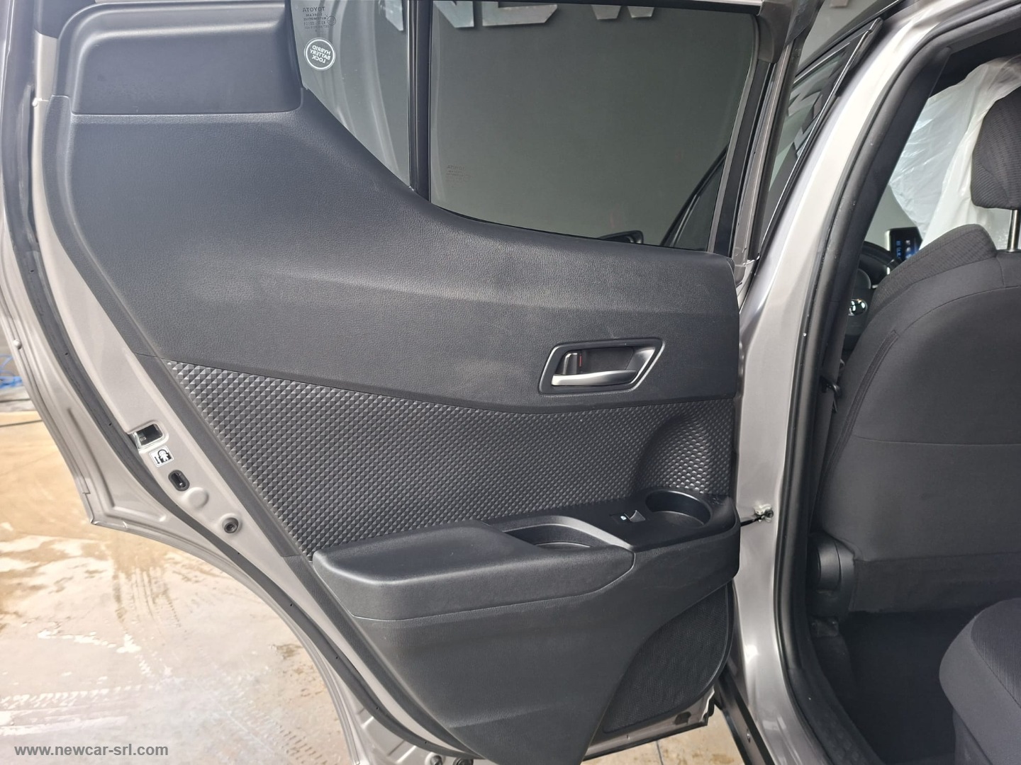 C-HR 1.8 Hybrid E-CVT Active - immagine 12