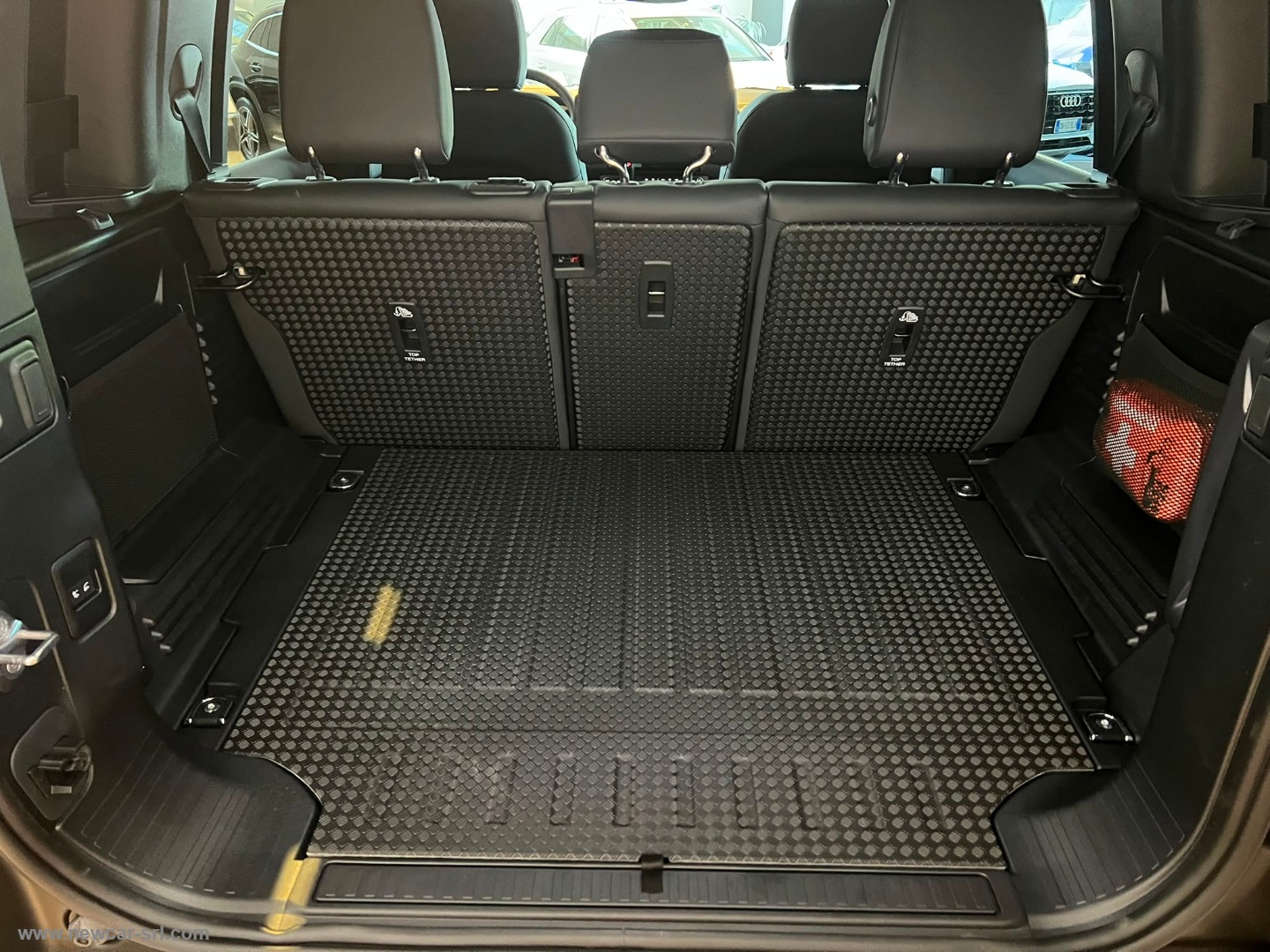 Defender 110 3.0D I6 250 AWD X-Dyn.SE N1 - immagine 12