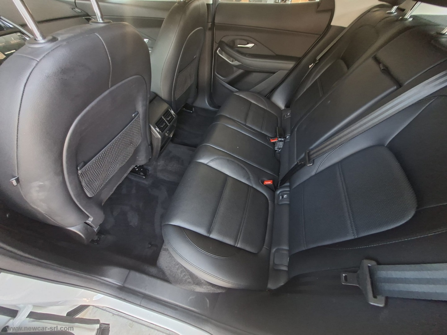 E-Pace 2.0D I4 163 CV AWD Auto - immagine 12