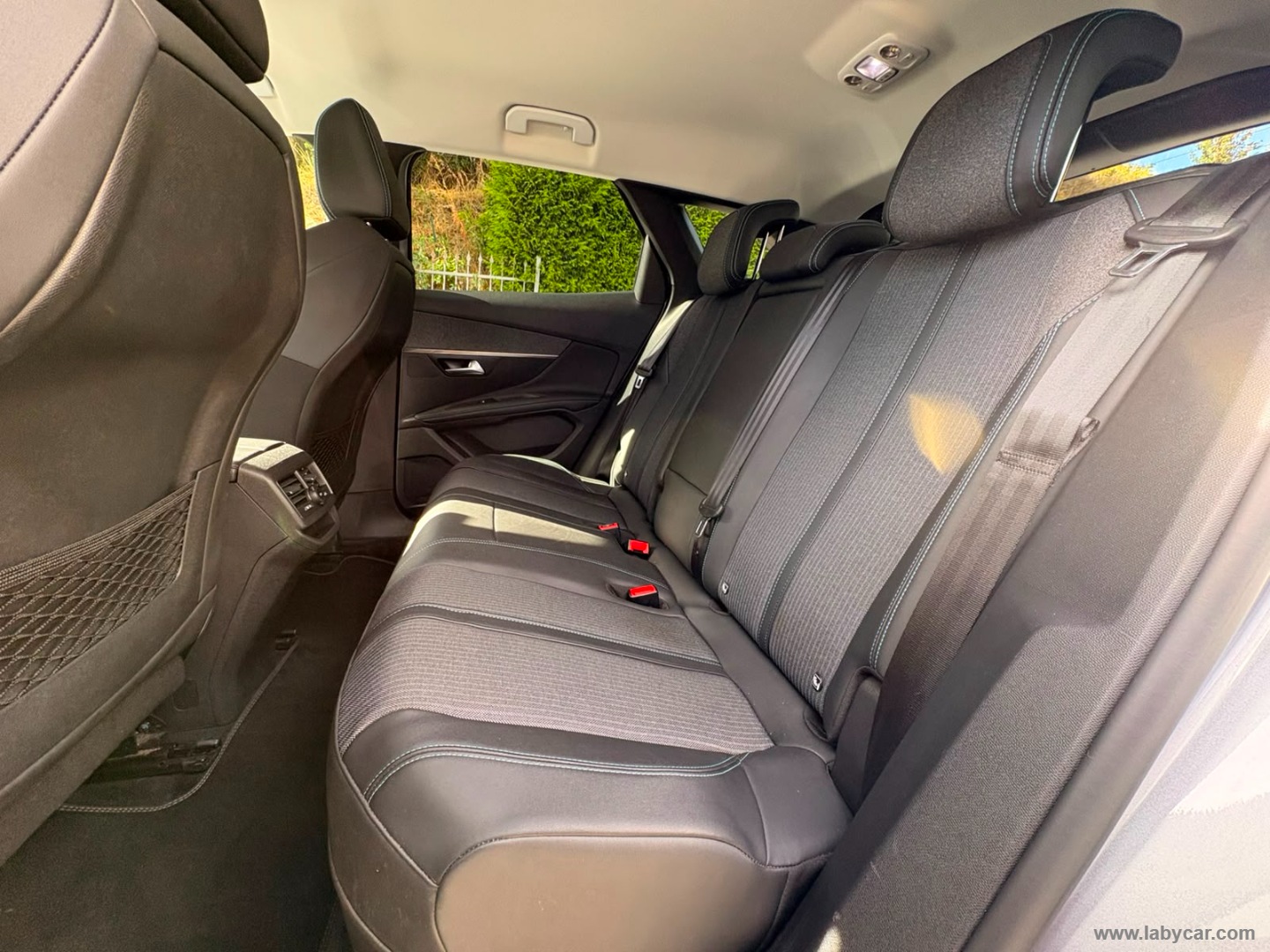 Peugeot 3008 Hybrid 225 e-EAT8 Allure Pack - Immagine 12