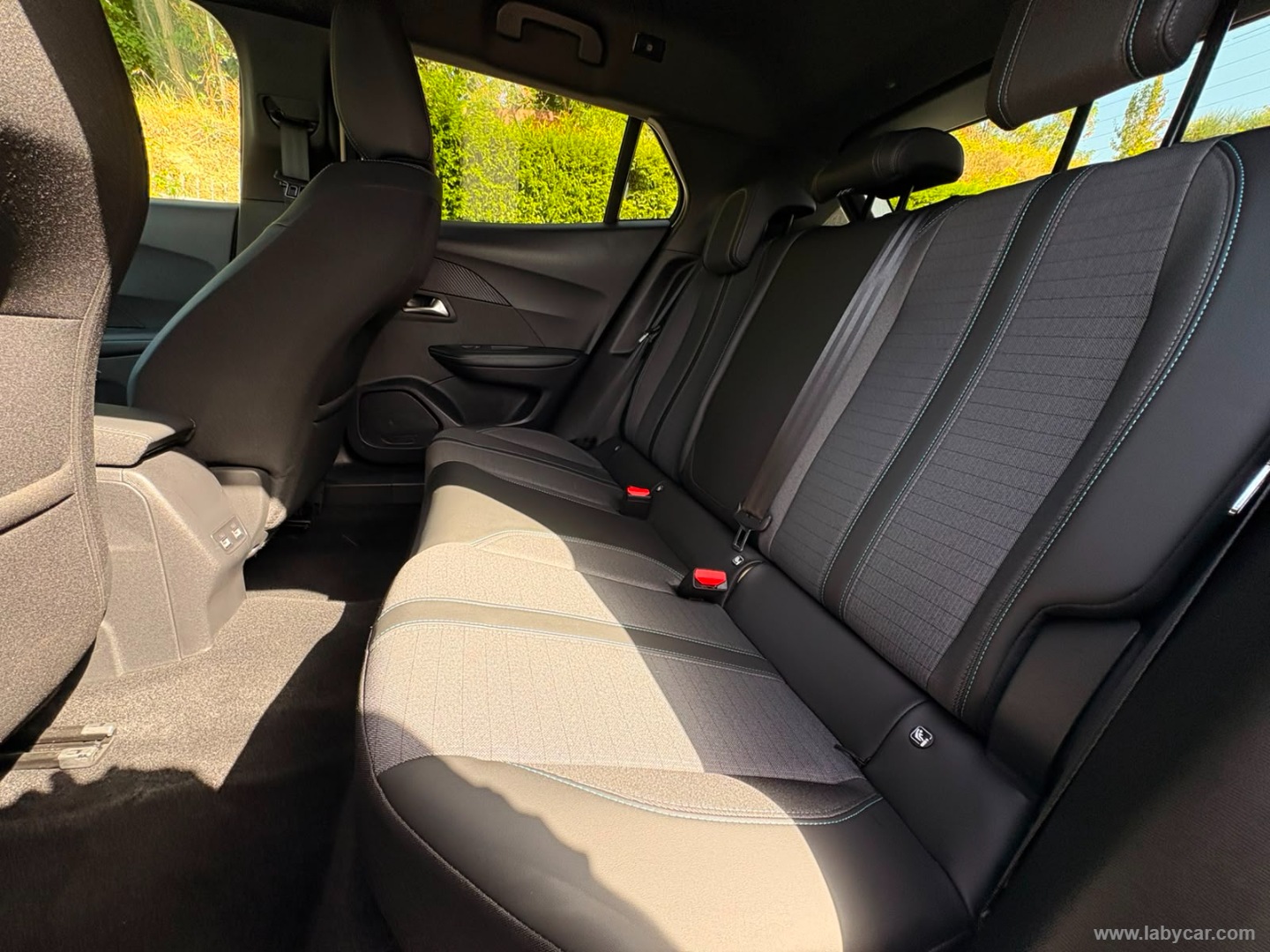Peugeot 2008 PureTech 130 S&S Allure - Immagine 12
