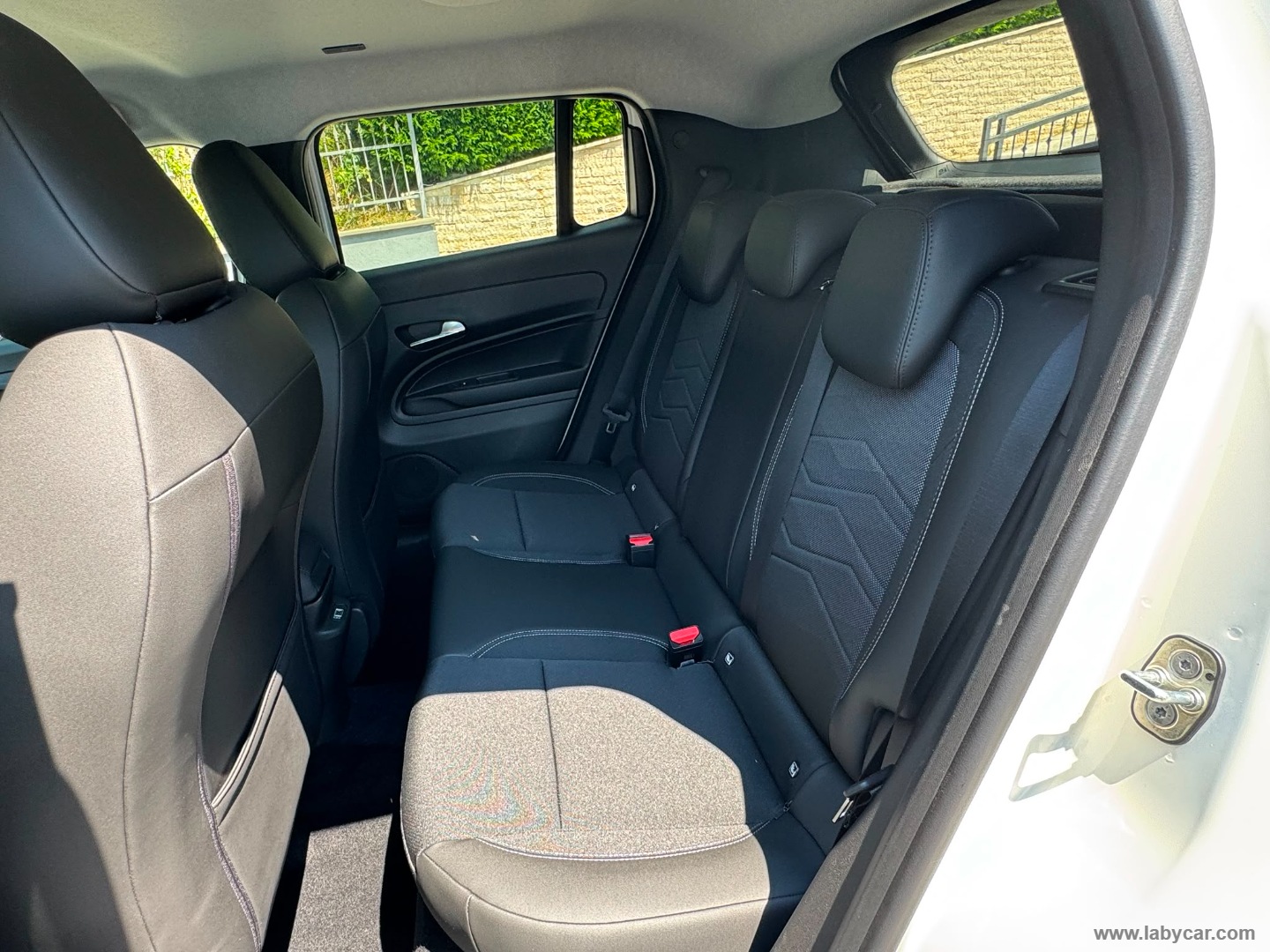 Jeep Avenger 1.2 Turbo Summit - Immagine 12