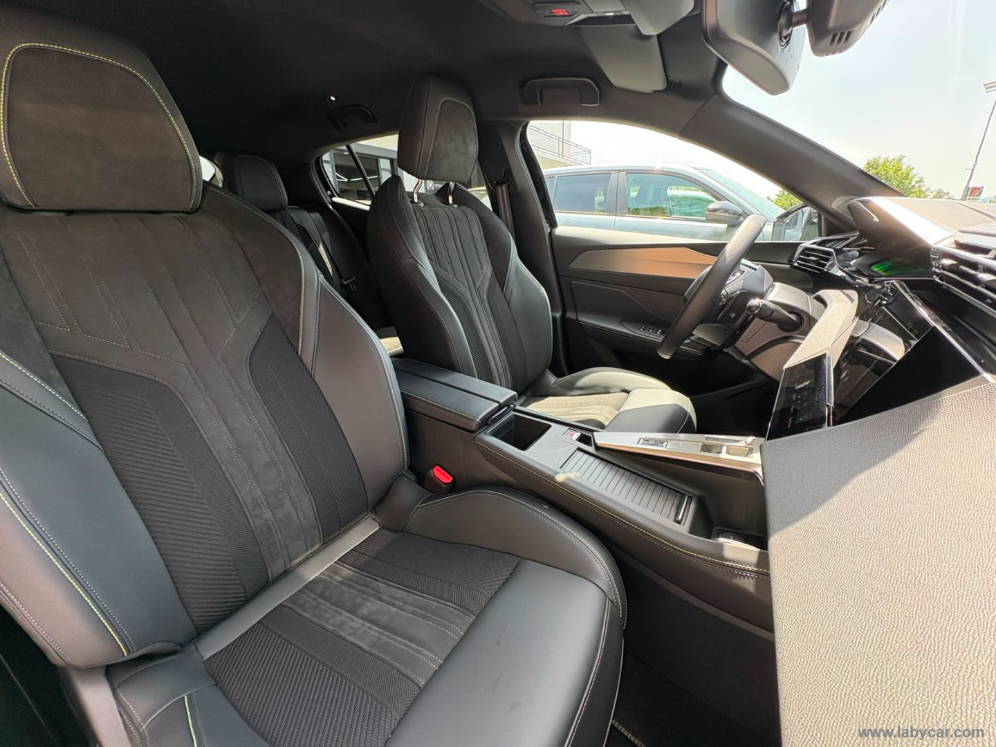Peugeot 408 Hybrid 145 e-DCS6 GT - Immagine 12