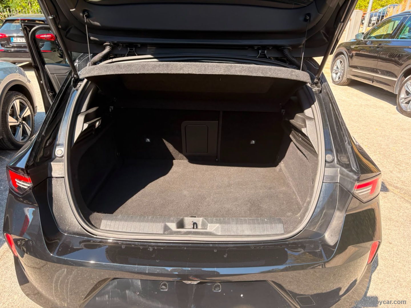 Opel Astra 1.6 PHEV 180 CV AT8 GS - Immagine 12