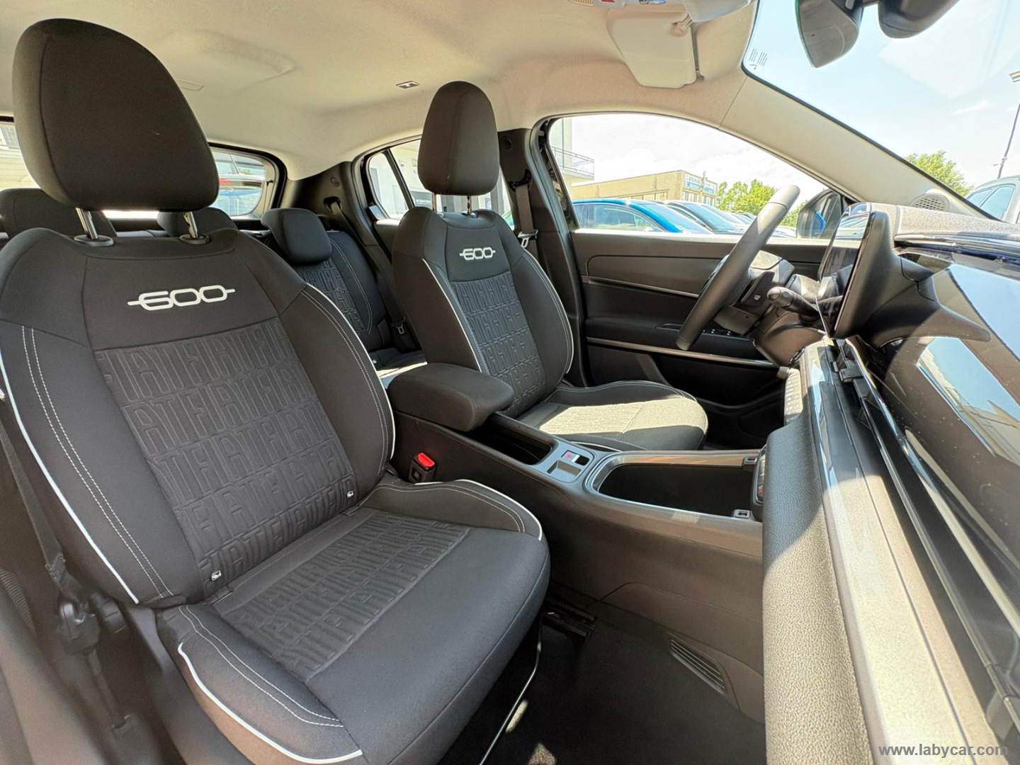 600 Hybrid 145 CV DCT MHEV Icon - immagine 12