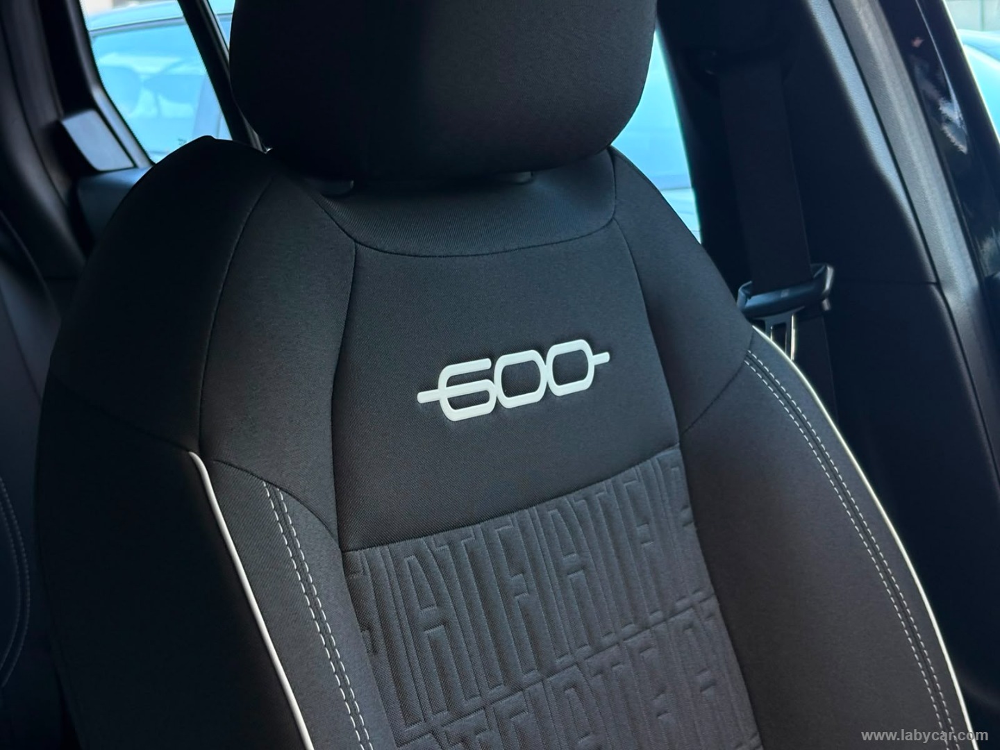 Fiat 600 Hybrid 145 CV DCT MHEV Icon - Immagine 12