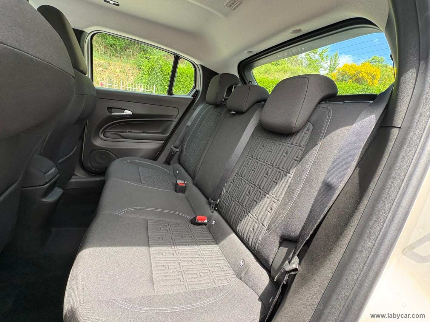 600 Hybrid 145 CV DCT MHEV Icon - immagine 12