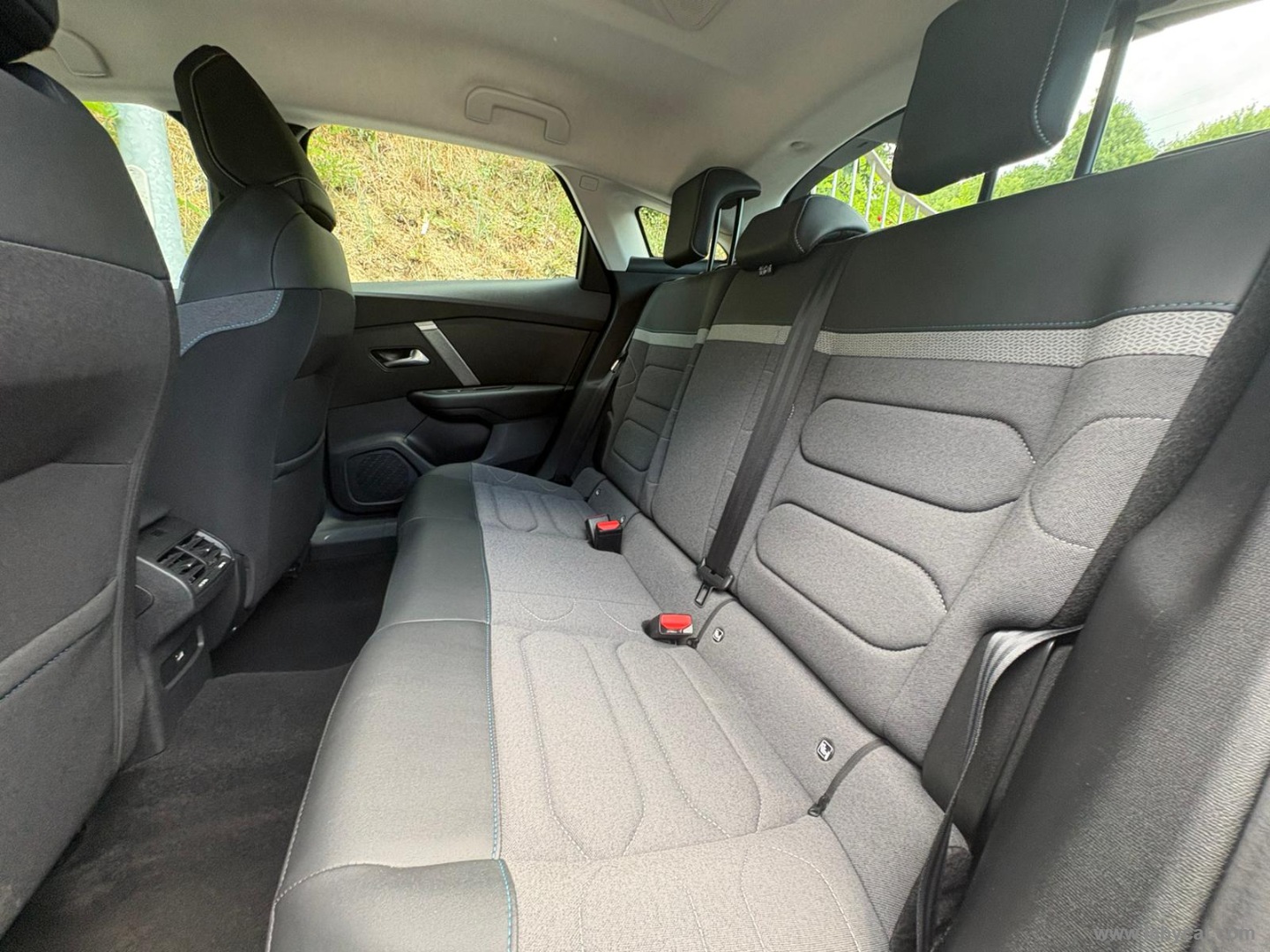 Citroën C4 Hybrid 136 e-DCS6 Plus - Immagine 12