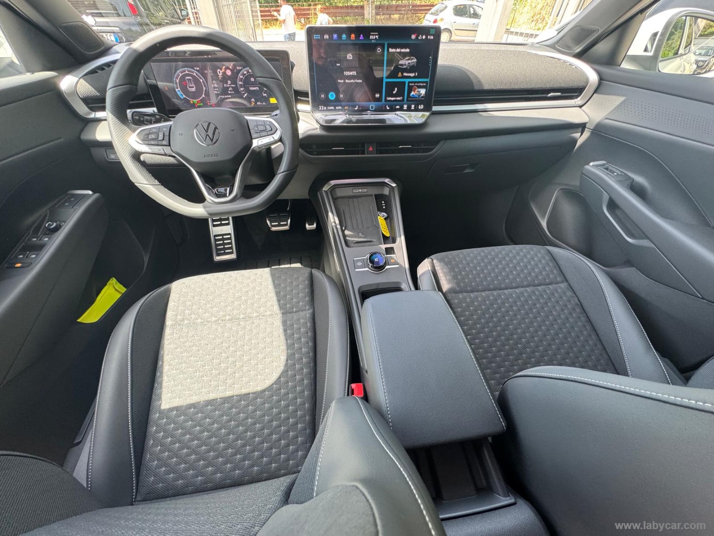 Volkswagen T-Roc 1.5 eTSI ACT 150 CV DSG R-Line - Immagine 12
