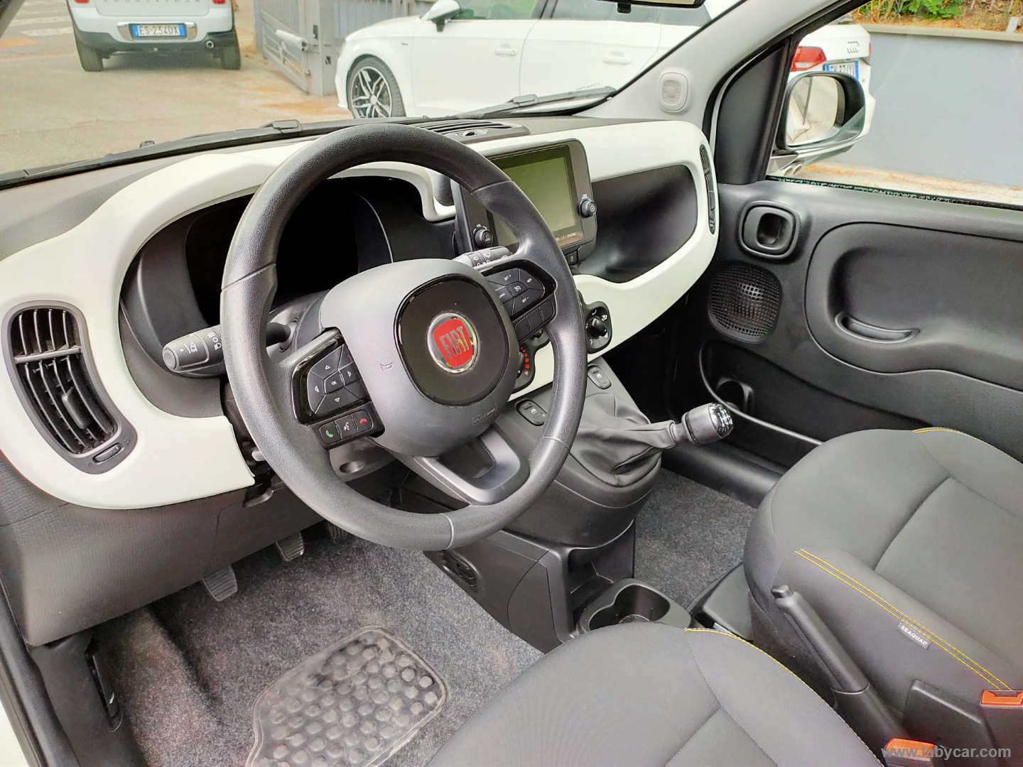 Fiat Panda 1.0 FireFly S&S Hybrid Pandina - Immagine 12