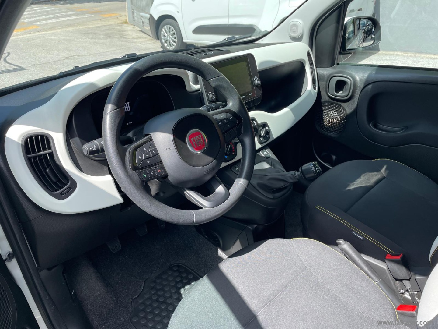Fiat Panda 1.0 FireFly S&S Hybrid Pandina - Immagine 12