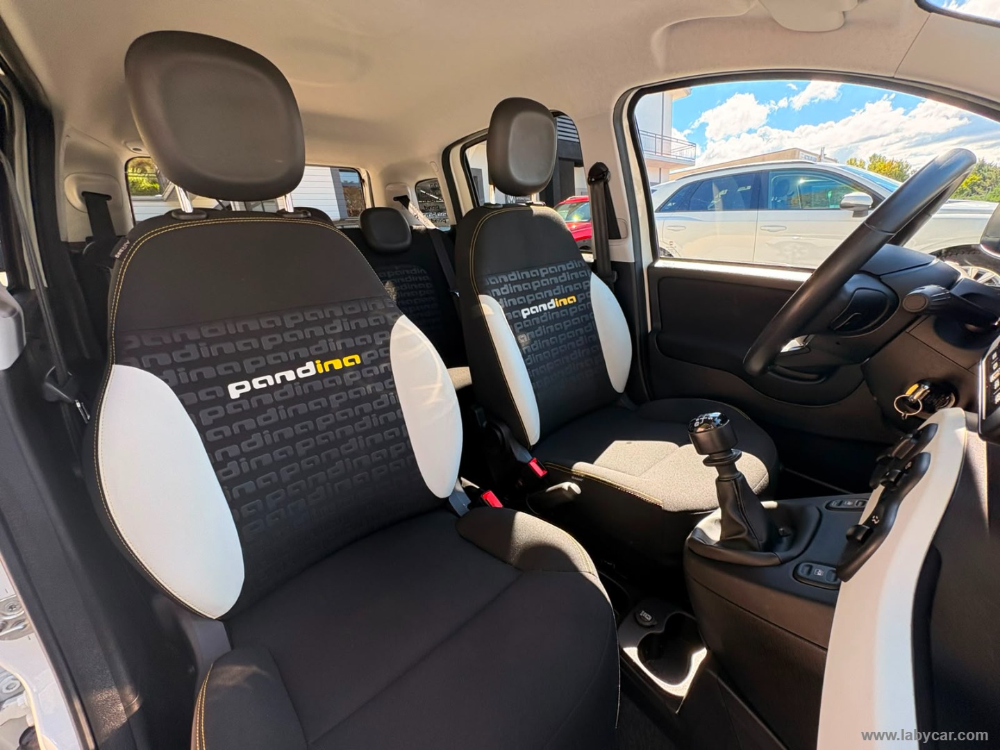 Fiat Panda 1.0 FireFly S&S Hybrid Pandina - Immagine 12
